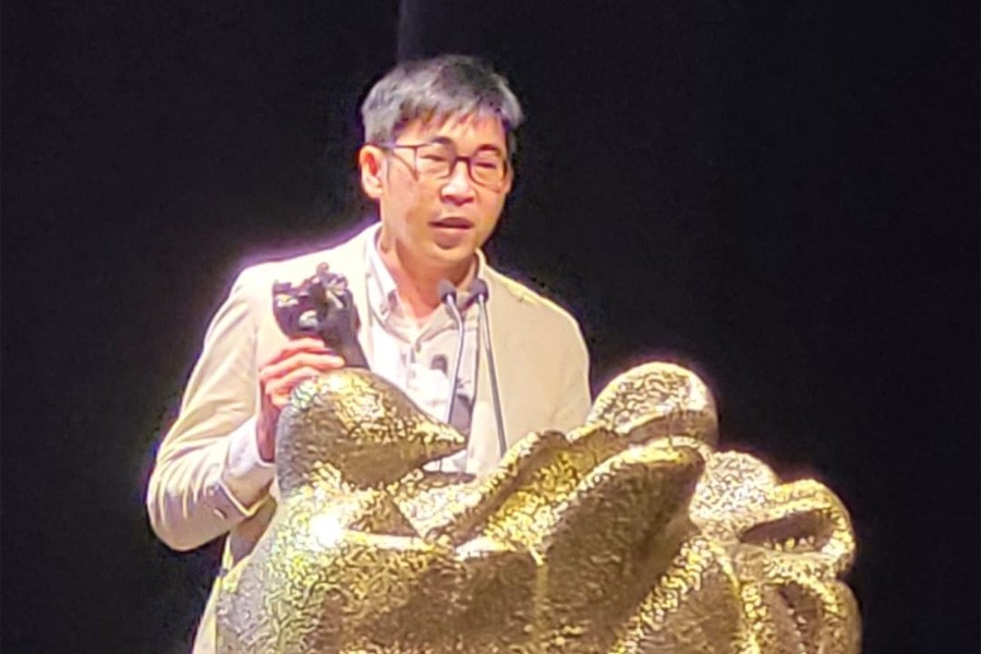 恭贺校友沈国明荣获“第16届星洲日报花踪文学奖“报告文学奖”首奖